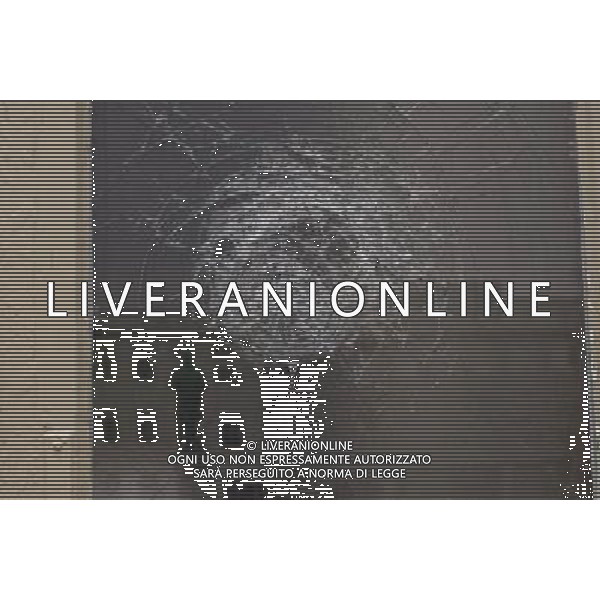The aftermath of one of the protests, one of the Icelandic Parliament window being smashed. Islanda , veduta di edifici bancari e pubblici AG.ALDO LIVERANI SAS ITALY ONLY *** Local Caption *** .