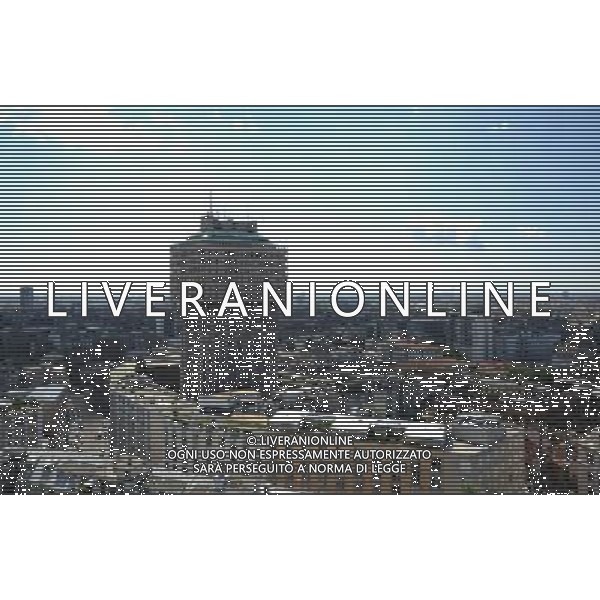 MILANO 13/4/2011 TERRAZZA MARTINI NELLA FOTO LA TORRE VELASCA FOTO ROMANO/AG ALDO LIVERANI