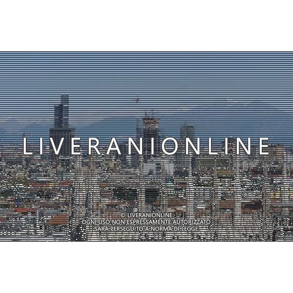 MILANO 13/4/2011 TERRAZZA MARTINI NELLA FOTO I GRATTACIELE DELL\' AREA GARIBALDI CON LE GUGLIE DEL DUOMO FOTO ROMANO/AG ALDO LIVERANI