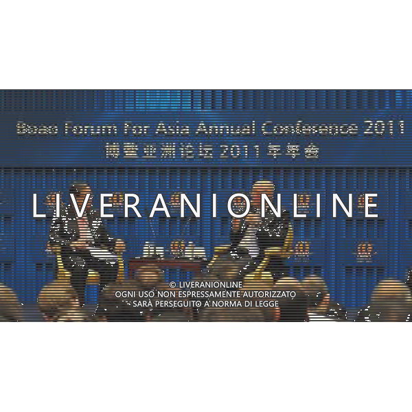 (110415) -- BOAO, April 15, 2011 () -- Zhou Wenzhong (L), secretary general of Boao Forum for Asia, has a dialogue with Henry Paulson, former U.S. treasury secretary, during the 2011 annual meeting of the Boao Forum for Asia (BFA) in Boao, south China\'s Hainan Province, April 15, 2011. (/Hou Jiansen) (zgp) Forum internazionale Boao Forum for Asia (BFA) AG. ALDO LIVERANI SAS ITALY ONLY *** Local Caption *** .
