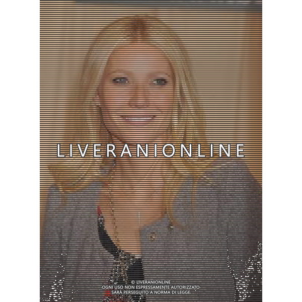 Gwyneth Paltrow signs copies of \'My Father\'s Daughter: Delicious, Easy Recipes Celebrating Family And Togetherness\' at Barnes and Noble on April 14, 2011 in New York City. Gwyneth Paltrow presenta il suo libro \'My Father\'s Daughter: Delicious, Easy Recipes Celebrating Family And Togetherness\' AG.ALDOLIVERANI SAS ITALY ONLY *** Local Caption *** .