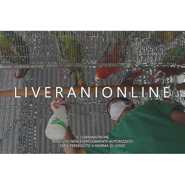 MANILA, 15 aprile 2011 - Uccelli International Inc. (BII) Avicola Park, Breeding and Research Center a Quezon City, Filippine . L\'impianto genera circa 2.000 a 3.000 pappagalli di varie specie annuali, che mira a garantire la conservazione, la conservazione, la sostenibilita\' e la condivisione di specie rare e minacciate di pappagalli. ©Rouelle Umali/ALDO LIVERANI - ITALY ONLY - *** Local Caption *** .
