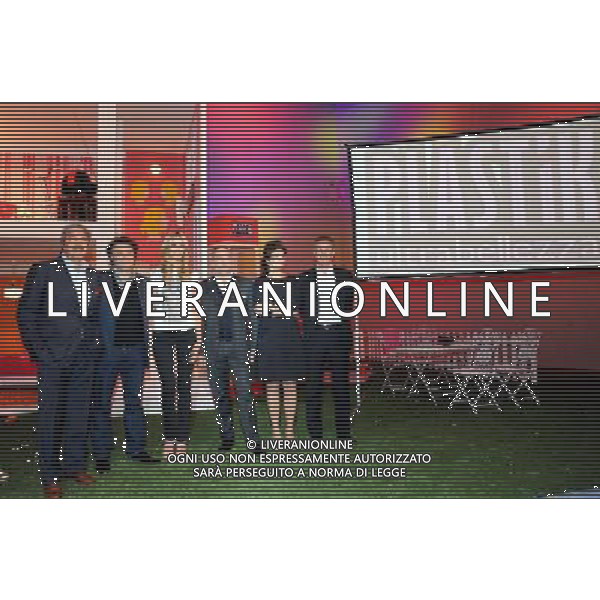 COLOGNO M.se (MI) 18/4/2011 STUDI TELEVISIVI MEDIASET VIA MICHELANGELO BUONARROTI, 31/A PRESENTAZIONE DELLA TRASMISSIONE TELEVISIVA: -PLASTIK ULTRABELLEZZA- NELLA FOTO ELENA SANTARELLI CON I PRODUTTORI DELLA TRASMISSIONE ED I PROFESSORI: MARCO KLINGER, GIULIO BASOCCU E LA PROFESSORESSA FIORELLA DONATI FOTO ROMANO/AG ALDO LIVERANI