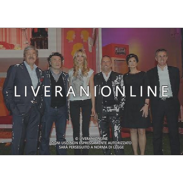 COLOGNO M.se (MI) 18/4/2011 STUDI TELEVISIVI MEDIASET VIA MICHELANGELO BUONARROTI, 31/A PRESENTAZIONE DELLA TRASMISSIONE TELEVISIVA: -PLASTIK ULTRABELLEZZA- NELLA FOTO ELENA SANTARELLI CON I PRODUTTORI DELLA TRASMISSIONE ED I PROFESSORI: MARCO KLINGER, GIULIO BASOCCU E LA PROFESSORESSA FIORELLA DONATI FOTO ROMANO/AG ALDO LIVERANI