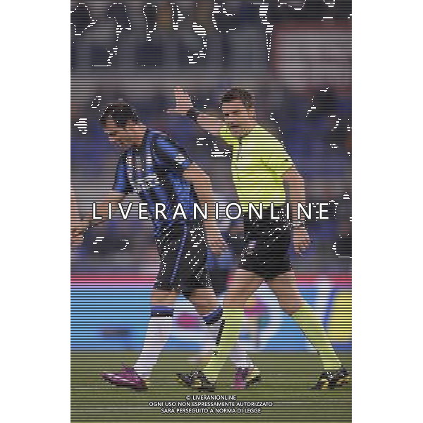 Roma - Inter Coppa Italia TIM Cup 2010/2011 Semifinali Andata Roma - 19.04.2011 nella foto: arbitro rizzoli e Dejan stankovic ©Corradetti / Ag. Aldo Liverani Sas