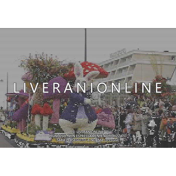 (110417) -- NOORDWIJK, April 17, 2011 () -- A float is pictured during the Netherlands\' annual float parade in Noordwijk, about 30km north of the Hague, on April 16, 2011. (/Ding Chen) (nxl) Annuale parata e esposizione di fiori in Olanda AG. ALDO LIVERANI SAS ITALY ONLY *** Local Caption *** .