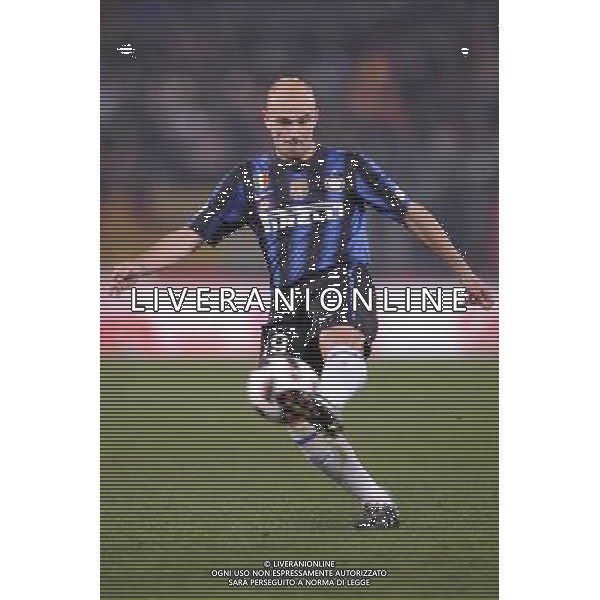 Roma - 19/04/2011 - Stadio Olimpico - TIM CUP 2010/2011 - Semifinale andata - Roma vs Inter - nella foto: Esteban Cambiasso å© Fabrizio Corradetti - Ag. Aldo Liverani sas