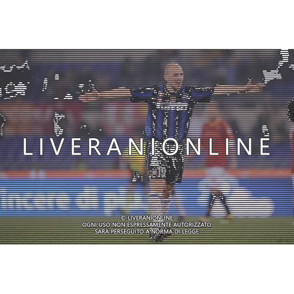 Roma - 19/04/2011 - Stadio Olimpico - TIM CUP 2010/2011 - Semifinale andata - Roma vs Inter - nella foto: Esteban Cambiasso å© Fabrizio Corradetti - Ag. Aldo Liverani sas
