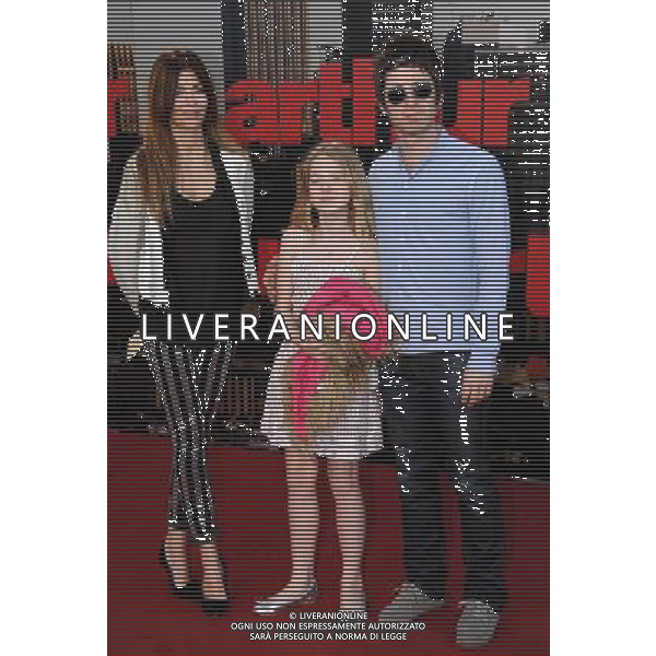 Tuesday April 19 2011 Noel Gallagher and Sara MacDonald at the Arthur - UK film premiere, Cineworld, The O2 Arena, London AG. ALDO LIVERANI SAS ITALY ONLY *** Local Caption *** .