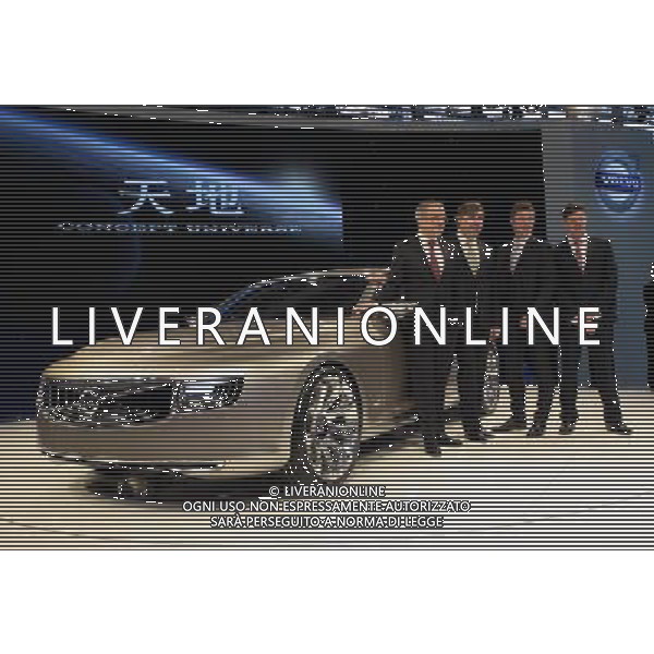 (110419) SHANGHAI, April 19, 2011 Stefan Jacoby (1st L), CEO of Volvo Car Corporation, poses for photos with his team in front of a newly designed car during the 14th Shanghai International Automobile Industry Exhibition in east China\'s Shanghai, April 19, 2011. The Exhibition will be held here from April 21 to 28, during which about 2,000 car and parts makers from 20 countries and regions will showcase 1,100 motorcars, 75 of them making their world premieres. (/Yuan Man) (lfj) Anteprima per la stampa del 14mo Shanghai International Automobile Industry Exhibition AG. ALDO LIVERANI SAS ITALY ONLY *** Local Caption *** .