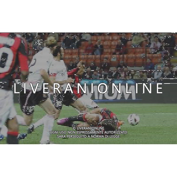 MILAN - PALERMO ANDATA SEMIFINALE DI COPPA ITALIA TIM CUP 20/04/2011 NELLA FOTO il gol di emanuelson ©LUZZANI/AGENZIA ALDO LIVERANI SAS