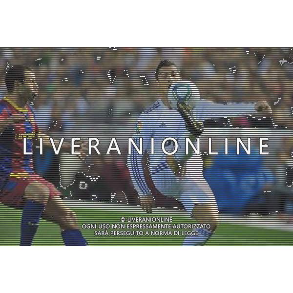(110421) -- VALENCIA, April 21, 2011 () -- Real Madrid\'s Cristiano Ronaldo(R) controls the ball during the King\'s Cup final soccer match against Barcelona at Mestalla stadium in Valencia, Spain, April 20, 2011. Real Madrid claimed the champion by defeating Barcelona 1-0. (/Chen Haitong) (xm) ©photoshot/Agenzia Aldo Liverani Sas - ITALY ONLY - Real Madrid - Barcellona finale della Coppa del Re allo stadio Mestalla di Valencia, in Spagna, 20 aprile 2011. Real Madrid, ha vinto sconfiggendo Barcellona 1-0.