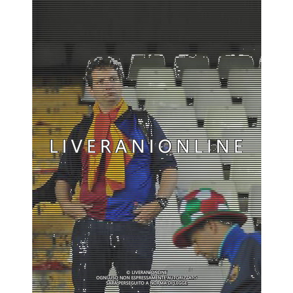 (110421) -- VALENCIA, April 21, 2011 () -- Barcelona\'s soccer fans reacts for their losing the King\'s Cup final soccer match against Real Madrid at Mestalla stadium in Valencia, Spain, April 20, 2011. Real Madrid claimed the champion by defeating Barcelona 1-0. (/Chen Haitong) (xm) ©photoshot/Agenzia Aldo Liverani Sas - ITALY ONLY - Real Madrid - Barcellona finale della Coppa del Re allo stadio Mestalla di Valencia, in Spagna, 20 aprile 2011. Real Madrid, ha vinto sconfiggendo Barcellona 1-0.