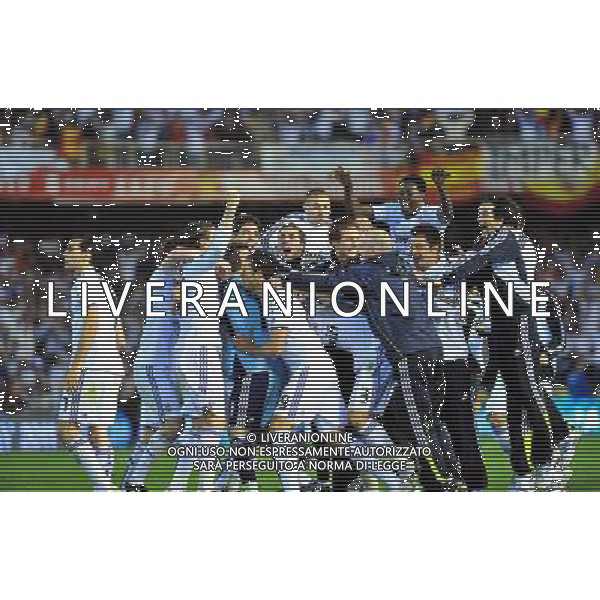 (110421) -- VALENCIA, April 21, 2011 () -- Real Madrid\'s players celebrate winning the King\'s Cup final soccer match against Barcelona at Mestalla stadium in Valencia, Spain, April 20, 2011. Real Madrid claimed the champion by defeating Barcelona 1-0. (/Chen Haitong) (xm) ©photoshot/Agenzia Aldo Liverani Sas - ITALY ONLY - Real Madrid - Barcellona finale della Coppa del Re allo stadio Mestalla di Valencia, in Spagna, 20 aprile 2011. Real Madrid, ha vinto sconfiggendo Barcellona 1-0.