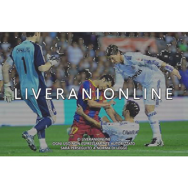 (110421) -- VALENCIA, April 21, 2011 () -- Barcelona\'s Pedro Rodrigue(2nd L) argues with Real Madrid\'s Ricardo Carvalho(2nd R) during their King\'s Cup final soccer match at Mestalla stadium in Valencia, Spain, April 20, 2011. Real Madrid claimed the champion by defeating Barcelona 1-0. (/Chen Haitong) (xm) ©photoshot/Agenzia Aldo Liverani Sas - ITALY ONLY - Real Madrid - Barcellona finale della Coppa del Re allo stadio Mestalla di Valencia, in Spagna, 20 aprile 2011. Real Madrid, ha vinto sconfiggendo Barcellona 1-0.