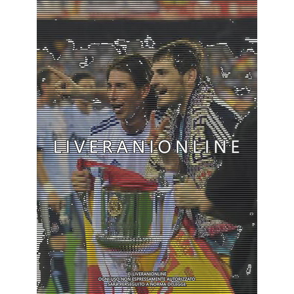 (110421) -- VALENCIA, April 21, 2011 () -- Real Madrid\'s Sergio Ramos(L) and captain Iker Casillas pose together with the trophy after winning the King\'s Cup final soccer match against Barcelona at Mestalla stadium in Valencia, Spain, April 20, 2011. Real Madrid claimed the champion by defeating Barcelona 1-0. (/Chen Haitong) (xm) ©photoshot/Agenzia Aldo Liverani Sas - ITALY ONLY - Real Madrid - Barcellona finale della Coppa del Re allo stadio Mestalla di Valencia, in Spagna, 20 aprile 2011. Real Madrid, ha vinto sconfiggendo Barcellona 1-0.
