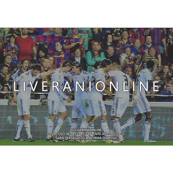 (110421) -- VALENCIA, April 21, 2011 () -- Real Madrid\'s players celebrate the goal during the King\'s Cup final soccer match against Barcelona at Mestalla stadium in Valencia, Spain, April 20, 2011. Real Madrid claimed the champion by defeating Barcelona 1-0. (/Chen Haitong) (xm) ©photoshot/Agenzia Aldo Liverani Sas - ITALY ONLY - Real Madrid - Barcellona finale della Coppa del Re allo stadio Mestalla di Valencia, in Spagna, 20 aprile 2011. Real Madrid, ha vinto sconfiggendo Barcellona 1-0.