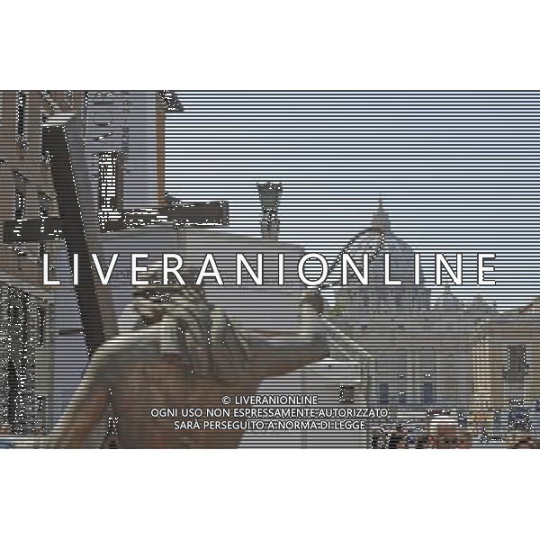 Roma - 21/04/2011 - Via della Conciliazione - Le stazioni della Via Crucis raffigurate da statue in bronzo - nella foto: å© Fabrizio Corradetti - Ag. Aldo Liverani sas