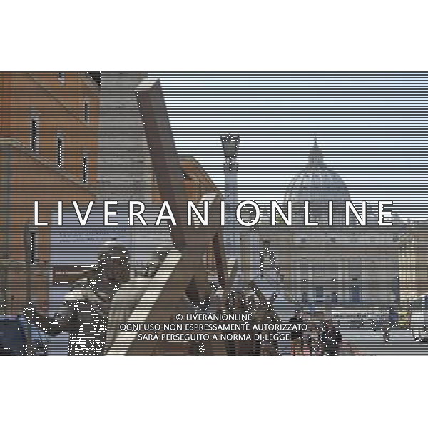 Roma - 21/04/2011 - Via della Conciliazione - Le stazioni della Via Crucis raffigurate da statue in bronzo - nella foto: å© Fabrizio Corradetti - Ag. Aldo Liverani sas