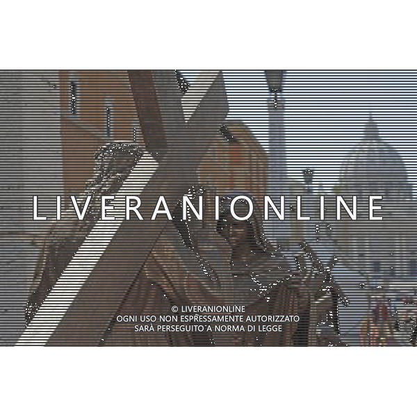 Roma - 21/04/2011 - Via della Conciliazione - Le stazioni della Via Crucis raffigurate da statue in bronzo - nella foto: å© Fabrizio Corradetti - Ag. Aldo Liverani sas