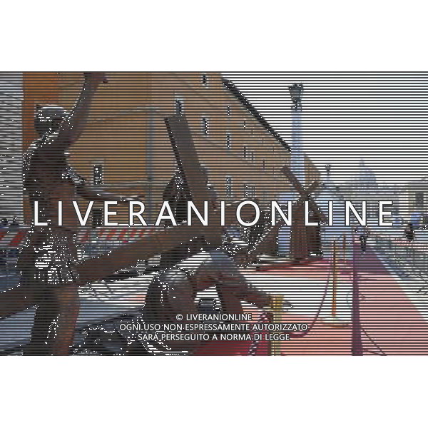 Roma - 21/04/2011 - Via della Conciliazione - Le stazioni della Via Crucis raffigurate da statue in bronzo - nella foto: å© Fabrizio Corradetti - Ag. Aldo Liverani sas