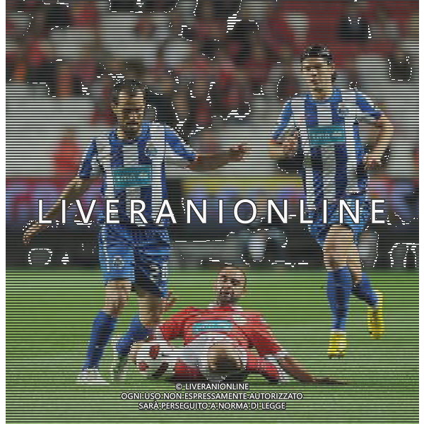 20110420: LISBON, PORTUGAL - SL Benfica vs FC Porto: Portuguese Cup 2010/2011, Semi-Finals, 2nd Leg. In picture: Ruben Micael (Porto, L) and Carlos Martins (Benfica, C) and Sapunaru (Porto, R). PHOTO: Alexandre Pona/CITYFILES PUCHAR PORTUGALII LIGA PORTUGALSKA SEZON 2010/2011 PILKA NOZNA POLFINAL BENFICA LIZBONA vs FC PORTO FOT. CITYFILES/NEWSPIX.PL PORTUGAL,BRAZIL,SPAIN,GERMANY,FRANCE,UK OUT !!! --- Newspix.pl AG ALDO LIVERANI ONLY ITALY *** Local Caption *** www.newspix.pl mail us: info@newspix.pl call us: 0048 022 23 22 222 --- Polish Picture Agency by Ringier Axel Springer Poland