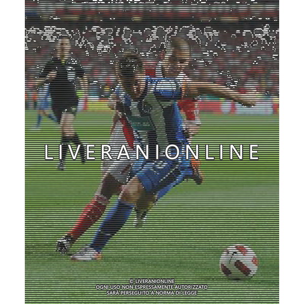 20110420: LISBON, PORTUGAL - SL Benfica vs FC Porto: Portuguese Cup 2010/2011, Semi-Finals, 2nd Leg. In picture: Cristian Rodriguez (Porto) and Maxi Pereira (Benfica). PHOTO: Alexandre Pona/CITYFILES PUCHAR PORTUGALII LIGA PORTUGALSKA SEZON 2010/2011 PILKA NOZNA POLFINAL BENFICA LIZBONA vs FC PORTO FOT. CITYFILES/NEWSPIX.PL PORTUGAL,BRAZIL,SPAIN,GERMANY,FRANCE,UK OUT !!! --- Newspix.pl AG ALDO LIVERANI ONLY ITALY *** Local Caption *** www.newspix.pl mail us: info@newspix.pl call us: 0048 022 23 22 222 --- Polish Picture Agency by Ringier Axel Springer Poland
