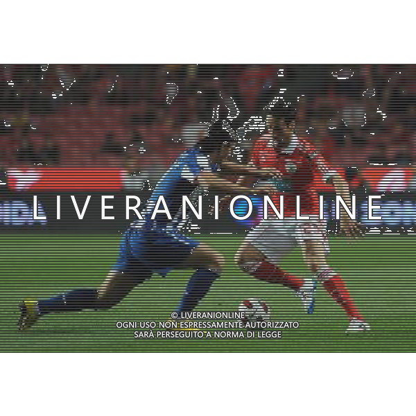 20110420: LISBON, PORTUGAL - SL Benfica vs FC Porto: Portuguese Cup 2010/2011, Semi-Finals, 2nd Leg. In picture: Cesar Peixoto (Benfica) and Sapunaru (Porto). PHOTO: Alvaro Isidoro/CITYFILES PUCHAR PORTUGALII LIGA PORTUGALSKA SEZON 2010/2011 PILKA NOZNA POLFINAL BENFICA LIZBONA vs FC PORTO FOT. CITYFILES/NEWSPIX.PL PORTUGAL,BRAZIL,SPAIN,GERMANY,FRANCE,UK OUT !!! --- Newspix.pl AG ALDO LIVERANI ONLY ITALY *** Local Caption *** www.newspix.pl mail us: info@newspix.pl call us: 0048 022 23 22 222 --- Polish Picture Agency by Ringier Axel Springer Poland