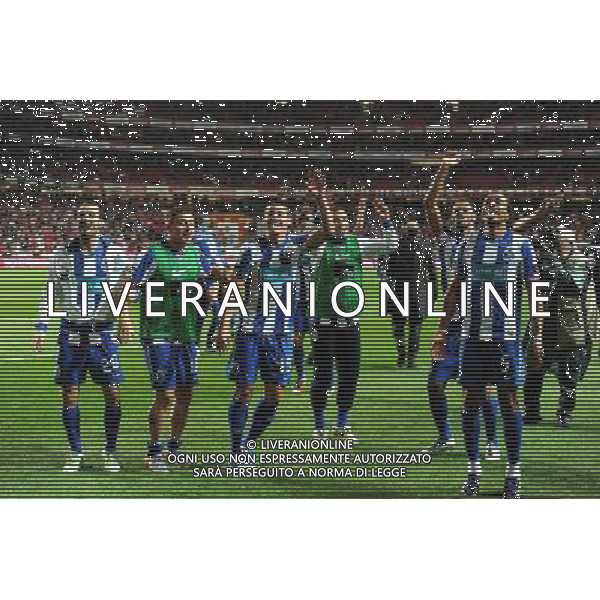 20110420: LISBON, PORTUGAL - SL Benfica vs FC Porto: Portuguese Cup 2010/2011, Semi-Finals, 2nd Leg. In picture: L-R Ruben Micael, Cristian Rodriguez, James Rodriguez, Mariano Gonzalez, Rolando and Alvaro Pereira (Porto) celebrating win. PHOTO: Alexandre Pona/CITYFILES PUCHAR PORTUGALII LIGA PORTUGALSKA SEZON 2010/2011 PILKA NOZNA POLFINAL BENFICA LIZBONA vs FC PORTO FOT. CITYFILES/NEWSPIX.PL PORTUGAL,BRAZIL,SPAIN,GERMANY,FRANCE,UK OUT !!! --- Newspix.pl AG ALDO LIVERANI ONLY ITALY *** Local Caption *** www.newspix.pl mail us: info@newspix.pl call us: 0048 022 23 22 222 --- Polish Picture Agency by Ringier Axel Springer Poland