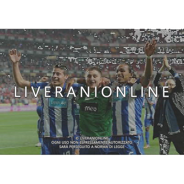 20110420: LISBON, PORTUGAL - SL Benfica vs FC Porto: Portuguese Cup 2010/2011, Semi-Finals, 2nd Leg. In picture: James Rodriguez, Cristian Rodriguez and Alvaro Pereira (Porto) celebrating win. PHOTO: Alexandre Pona/CITYFILES PUCHAR PORTUGALII LIGA PORTUGALSKA SEZON 2010/2011 PILKA NOZNA POLFINAL BENFICA LIZBONA vs FC PORTO FOT. CITYFILES/NEWSPIX.PL PORTUGAL,BRAZIL,SPAIN,GERMANY,FRANCE,UK OUT !!! --- Newspix.pl AG ALDO LIVERANI ONLY ITALY *** Local Caption *** www.newspix.pl mail us: info@newspix.pl call us: 0048 022 23 22 222 --- Polish Picture Agency by Ringier Axel Springer Poland