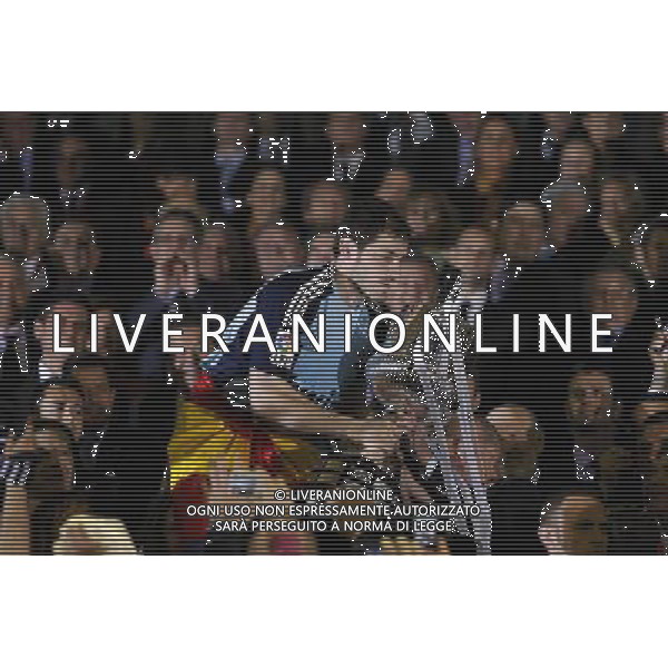 Real Madrid\'s Iker Casillas with the throphy of King\'s Cup 2001 Champion in presenco of Juan Carlos I de Borbon King of Spain.April 20,2011. (ALTERPHOTOS/Acero) ALDO LIVERANI S A S ONLY ITALY