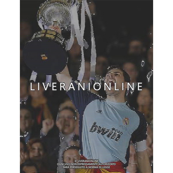 Real Madrid\'s Iker Casillas with the throphy of King\'s Cup 2001 Champion.April 20,2011. (ALTERPHOTOS/Acero) ALDO LIVERANI S A S ONLY ITALY
