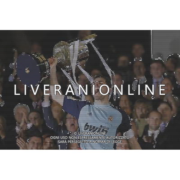 Real Madrid\'s Iker Casillas with the throphy of King\'s Cup 2001 Champion.April 20,2011. (ALTERPHOTOS/Acero) ALDO LIVERANI S A S ONLY ITALY