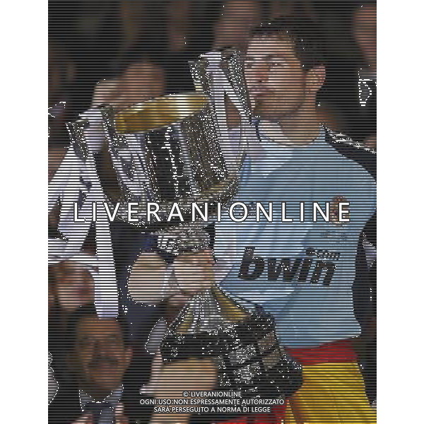 Real Madrid\'s Iker Casillas with the throphy of King\'s Cup 2001 Champion.April 20,2011. (ALTERPHOTOS/Acero) ALDO LIVERANI S A S ONLY ITALY