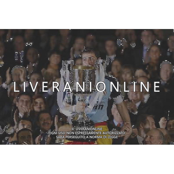 Real Madrid\'s Iker Casillas with the throphy of King\'s Cup 2001 Champion.April 20,2011. (ALTERPHOTOS/Acero) ALDO LIVERANI S A S ONLY ITALY