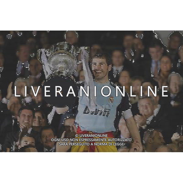 Real Madrid\'s Iker Casillas with the throphy of King\'s Cup 2001 Champion.April 20,2011. (ALTERPHOTOS/Acero) ALDO LIVERANI S A S ONLY ITALY