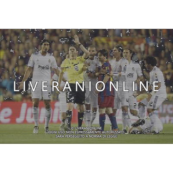 Real Madrid\'s players and FC Barcelona\'s players have words with the referee during la Spain King\'s Cup Final match in Valencia, Spain on April 20th 2011. Photo: Cesar Cebolla / ALFAQUI ALDO LIVERANI S A S ONLY ITALY