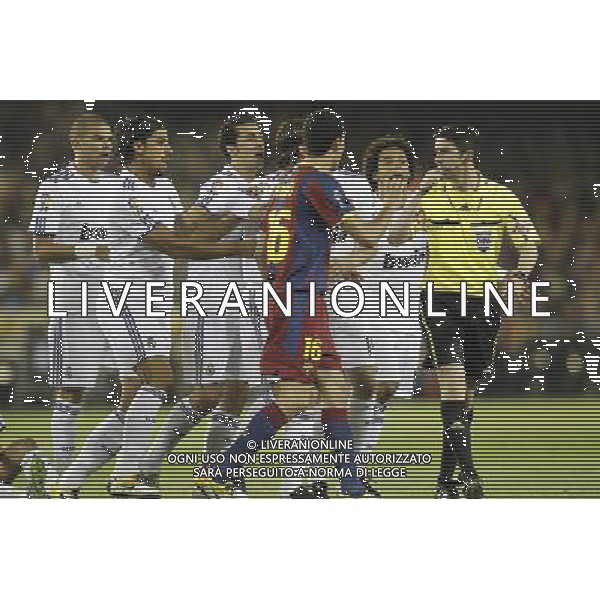 Real Madrid\'s players and FC Barcelona\'s players have words with the referee during la Spain King\'s Cup Final match in Valencia, Spain on April 20th 2011. Photo: Cesar Cebolla / ALFAQUI ALDO LIVERANI S A S ONLY ITALY