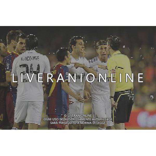Real Madrid\'s players and FC Barcelona\'s players have words with the referee during la Spain King\'s Cup Final match in Valencia, Spain on April 20th 2011. Photo: Cesar Cebolla / ALFAQUI ALDO LIVERANI S A S ONLY ITALY