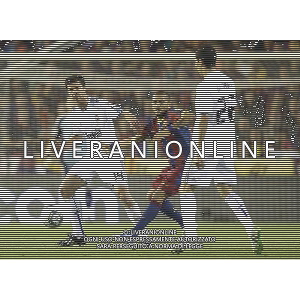 Real Madrid\'s Xabi Alonso and FC Barcelona\'s Daniel Alves during la Spain King\'s Cup Final match in Valencia, Spain on April 20th 2011. Photo: Cesar Cebolla / ALFAQUI ALDO LIVERANI S A S ONLY ITALY