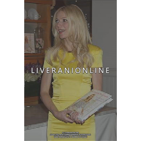 Gwyneth Paltrow book signing, My Father\'s Daughter, Williams-Sonoma, Beverly Hills, CA. 4/21/11 AG. ALDO LIVERANI SAS ITALY ONLY *** Local Caption *** .