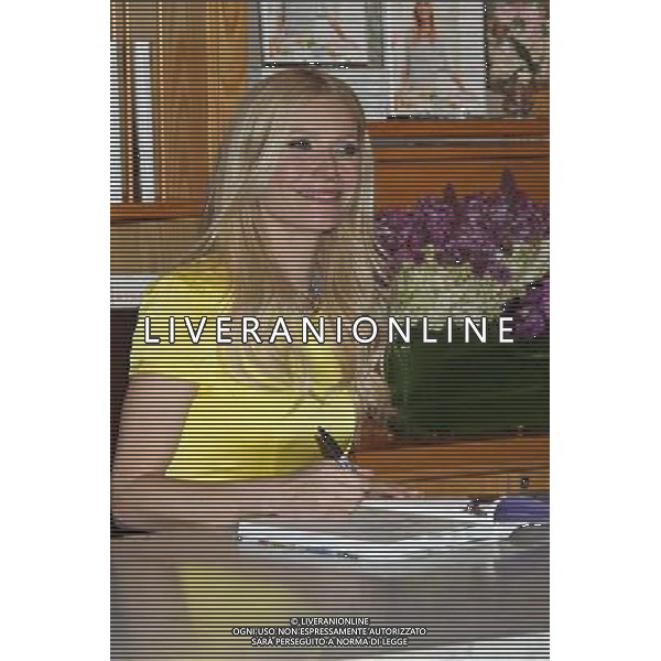 Gwyneth Paltrow book signing, My Father\'s Daughter, Williams-Sonoma, Beverly Hills, CA. 4/21/11 AG. ALDO LIVERANI SAS ITALY ONLY *** Local Caption *** .