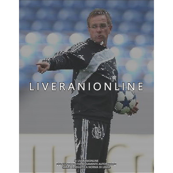 Allenamento e conferenza stampa 25.04.2011 Champions League, Saison 2010/2011 FC Schalke 04, PK Schalke, Trainer, Ralf Rangnick, Gestik, halbe Figur copyright by firo sportphot/Agenzia Aldo Liverani Sas - ITALY ONLY - EDITORIAL USE ONLY