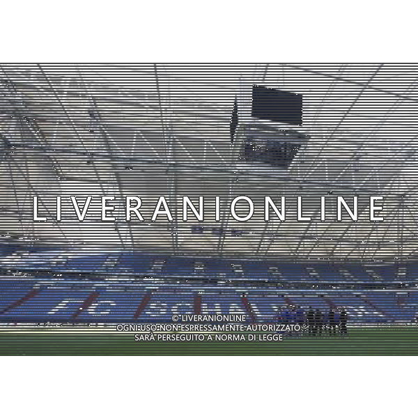 Allenamento e conferenza stampa 25.04.2011 Champions League, Saison 2010/2011 FC Schalke 04, PK Schalke, Abschlusstraining, in der Veltins-Arena, Ãœbersicht, Manschaftskreis, copyright by firo sportphot/Agenzia Aldo Liverani Sas - ITALY ONLY - EDITORIAL USE ONLY