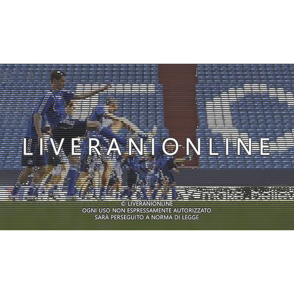 Allenamento e conferenza stampa 25.04.2011 Champions League, Saison 2010/2011 FC Schalke 04, PK Schalke, DehnÃ¼bungen, mit Julian Draxler, vorne copyright by firo sportphot/Agenzia Aldo Liverani Sas - ITALY ONLY - EDITORIAL USE ONLY