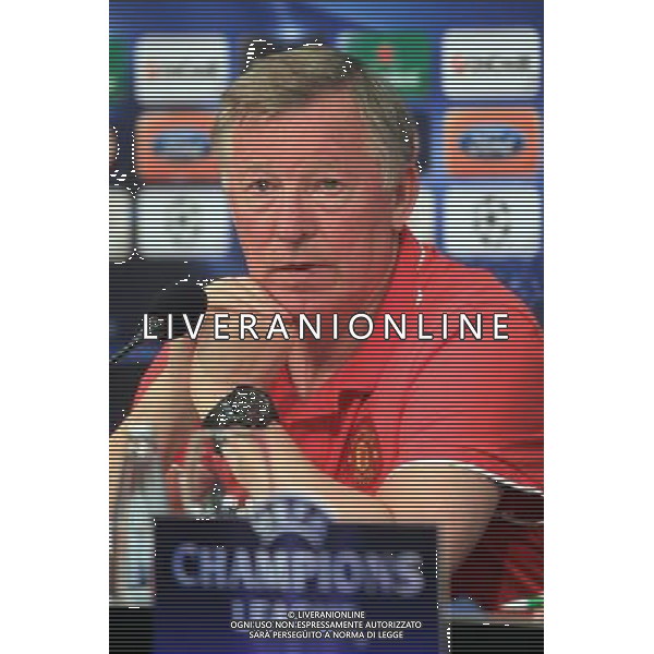 ALEX FERGUSON MANCHESTER UNITED TRENING PILKA NOZNA, 1/2 FINALU LIGI MISTRZOW, CHAMPIONS LEAGUE SEMI-FINAL 25.04.2011, GELSENKIRCHEN - NIEMCY, GERMANY FOT. DARIUSZ HERMIERSZ / SPORT-FOTO.PL / NEWSPIX.PL LIGA MISTRZOW SEZON 2010/2011 TRAINING OF MANCHESTR UNITED BEFORE MATCH WHIT SCHALKE --- Newspix.pl /AG ALDO LIVERANI SAS ALLENAMENTO MANCHESTER UNITED CHAMPIONS LEAGUE - ITALY ONLY - *** Local Caption *** .