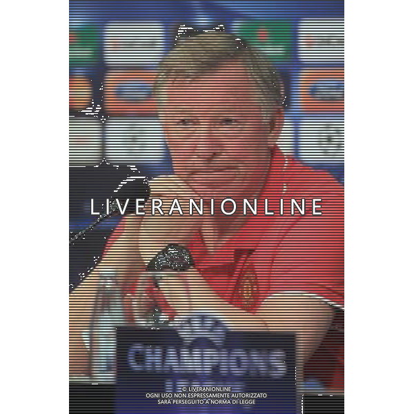 ALEX FERGUSON MANCHESTER UNITED TRENING PILKA NOZNA, 1/2 FINALU LIGI MISTRZOW, CHAMPIONS LEAGUE SEMI-FINAL 25.04.2011, GELSENKIRCHEN - NIEMCY, GERMANY FOT. DARIUSZ HERMIERSZ / SPORT-FOTO.PL / NEWSPIX.PL LIGA MISTRZOW SEZON 2010/2011 TRAINING OF MANCHESTR UNITED BEFORE MATCH WHIT SCHALKE --- Newspix.pl /AG ALDO LIVERANI SAS ALLENAMENTO MANCHESTER UNITED CHAMPIONS LEAGUE - ITALY ONLY - *** Local Caption *** .