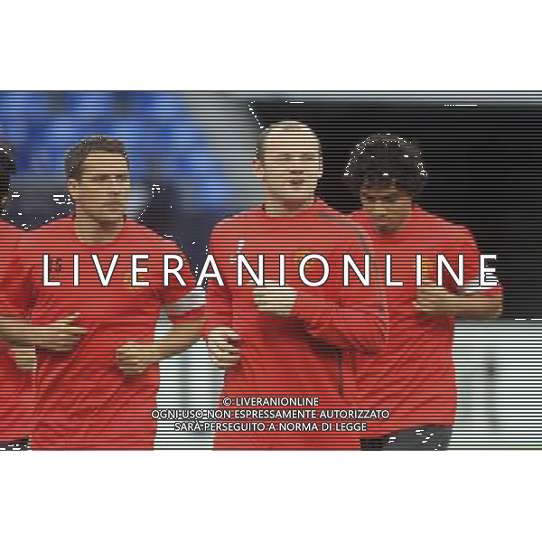 MICHAEL OWEN (L) WAYNE ROONEY (P) MANCHESTER UNITED TRENING PILKA NOZNA, 1/2 FINALU LIGI MISTRZOW, CHAMPIONS LEAGUE SEMI-FINAL 25.04.2011, GELSENKIRCHEN - NIEMCY, GERMANY FOT. DARIUSZ HERMIERSZ / SPORT-FOTO.PL / NEWSPIX.PL LIGA MISTRZOW SEZON 2010/2011 TRAINING OF MANCHESTR UNITED BEFORE MATCH WHIT SCHALKE --- Newspix.pl /AG ALDO LIVERANI SAS ALLENAMENTO MANCHESTER UNITED CHAMPIONS LEAGUE - ITALY ONLY - *** Local Caption *** .