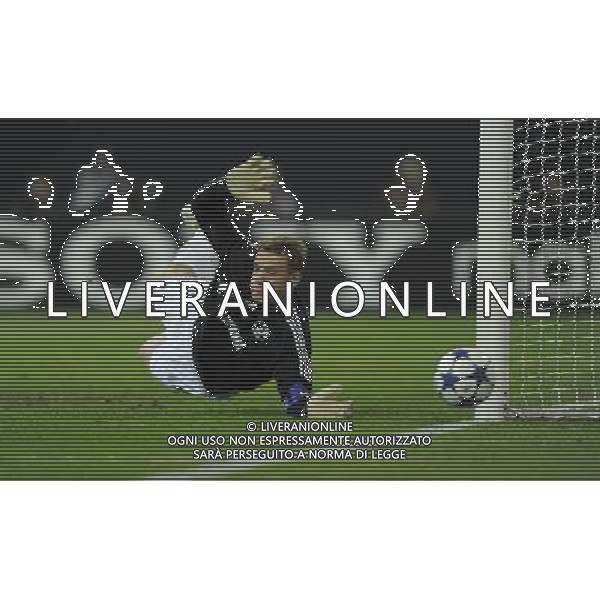 firo : Fu§ball,Fussball, 26.04.2011 CL, Champions League, Halbfinale Hinspiel, Saison 2010/2011 FC Schalke 04 - Man U, Manchester United 0:2 Torwart Manuel NEUER, Schalke , Einzelaktion $worldrightsEs gelten unsere AGB, einsehbar auf www.firosportphoto.de copyright by firo sportphoto: Pfefferackerstr. 2aÊ 45894 G e l s e n k i r c h e n www.firosportphoto.de mail@firosportphoto.de (V o l k s b a n k B o c h u m - W i t t e n ) BLZ.: 430 601 29 Kt. Nr.: 341 117 100 Tel:Ê 0209 - 9304402 Fax:Ê 0209 - 9304443 AG ALDO LIVERANI ONLY ITALY