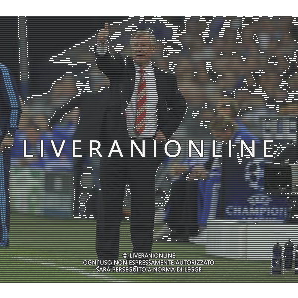 firo FuÃŸball,Fussball, 26.04.2011 Uefa Champions League 2010/2011 FC Schalke 04 - Manchester United o:2 Halbfinale Semifinal Hinspiel Manu Trainer Sir Alex Ferguson Daumen Hoch $worldrightsEs gelten unsere AGB, einsehbar auf www.firosportphoto.de copyright by firo sportphoto: Pfefferackerstr. 2aÂ  45894 G e l s e n k i r c h e n www.firosportphoto.de mail@firosportphoto.de (V o l k s b a n k B o c h u m - W i t t e n ) BLZ.: 430 601 29 Kt. Nr.: 341 117 100 Tel:Â  0209 - 9304402 Fax:Â  0209 - 9304443 AG ALDO LIVERANI ONLY ITALY